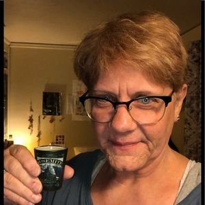 Meet your Posher, Carla